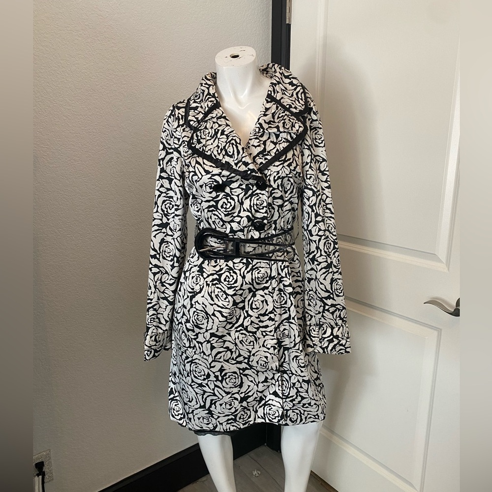 Rosa Rose black and white rose print dress coat with belt size Large